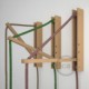 Pinocchio, soporte de pared regulable en madera para lámparas colgantes.
