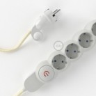 Multienchufe con cable en tejido efecto seda Marfil RM00 y clavija Schuko con anillo comfort