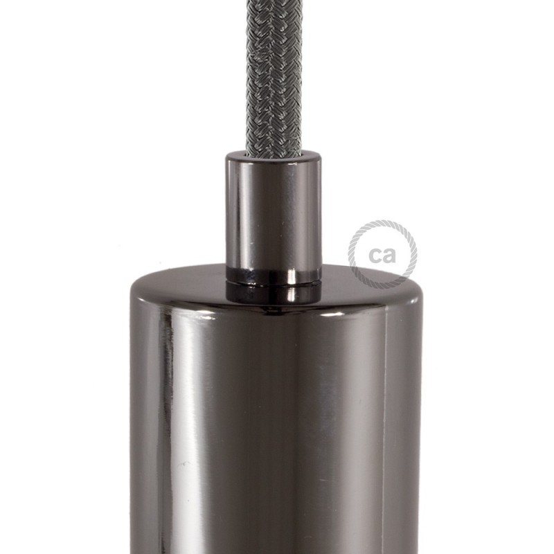 Prensaestopa redondo metal con acabado negro perla completo con tubo roscado, tuerca y arandela.