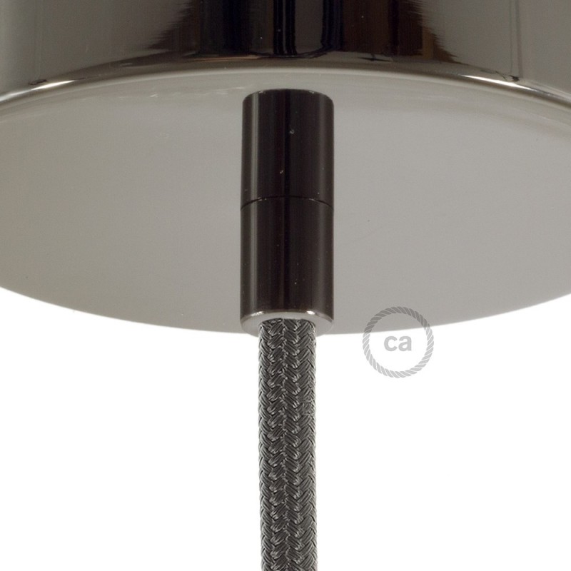 Prensaestopa redondo metal con acabado negro perla completo con tubo roscado, tuerca y arandela.