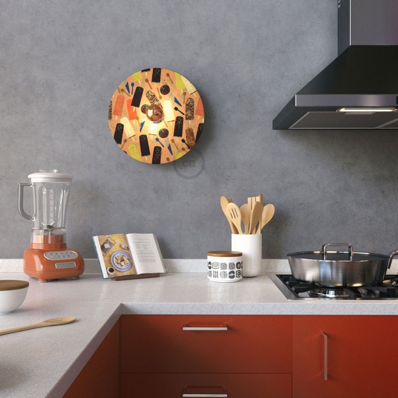 Lámpara de pared Funny Pop con pantalla UFO ilustrada doble cara, diseño por varios artistas