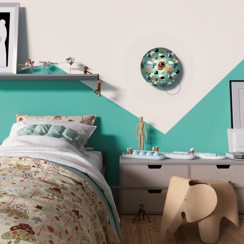 Lámpara de pared Funny Pop con pantalla UFO ilustrada doble cara, diseño por varios artistas