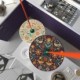 UFO Pantalla de madera ilustrada por varios artistas, doble cara - Diámetro 33cm