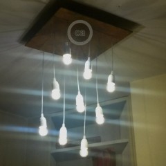 Massimo Neirotti: Lampadario con soporte de madera